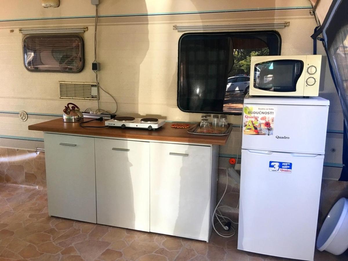 Happy Home Caravans-With Air Conditioner Privlaka  Bagian luar foto