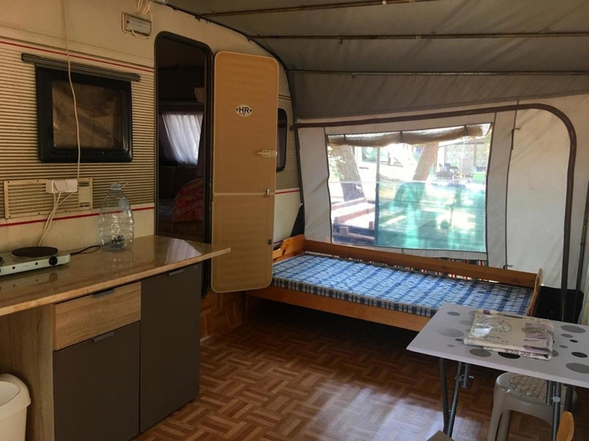 Happy Home Caravans-With Air Conditioner Privlaka  Bagian luar foto