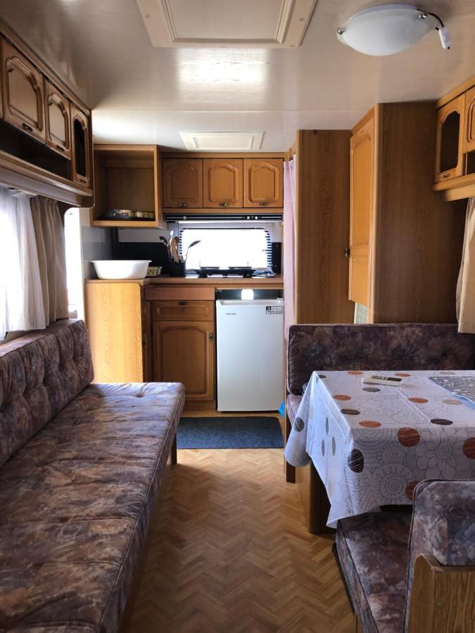 Happy Home Caravans-With Air Conditioner Privlaka  Bagian luar foto